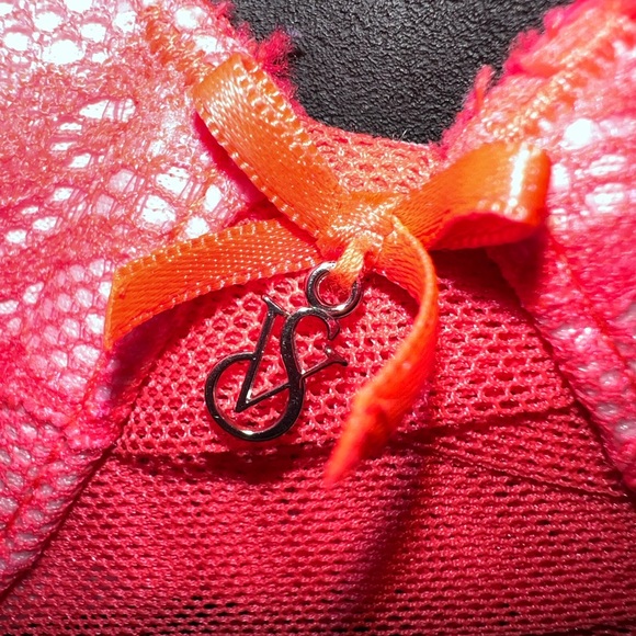 Victoria Secret Lined Demi Bra - Picture 3 of 9